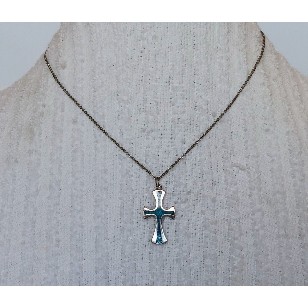 Vintage Silvertone Crushed Turquoise Inlay Cross Pendant Necklace 16 in